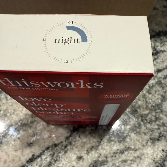 This works please seeker spray with blindfold. New in box! - Picture 2 of 4